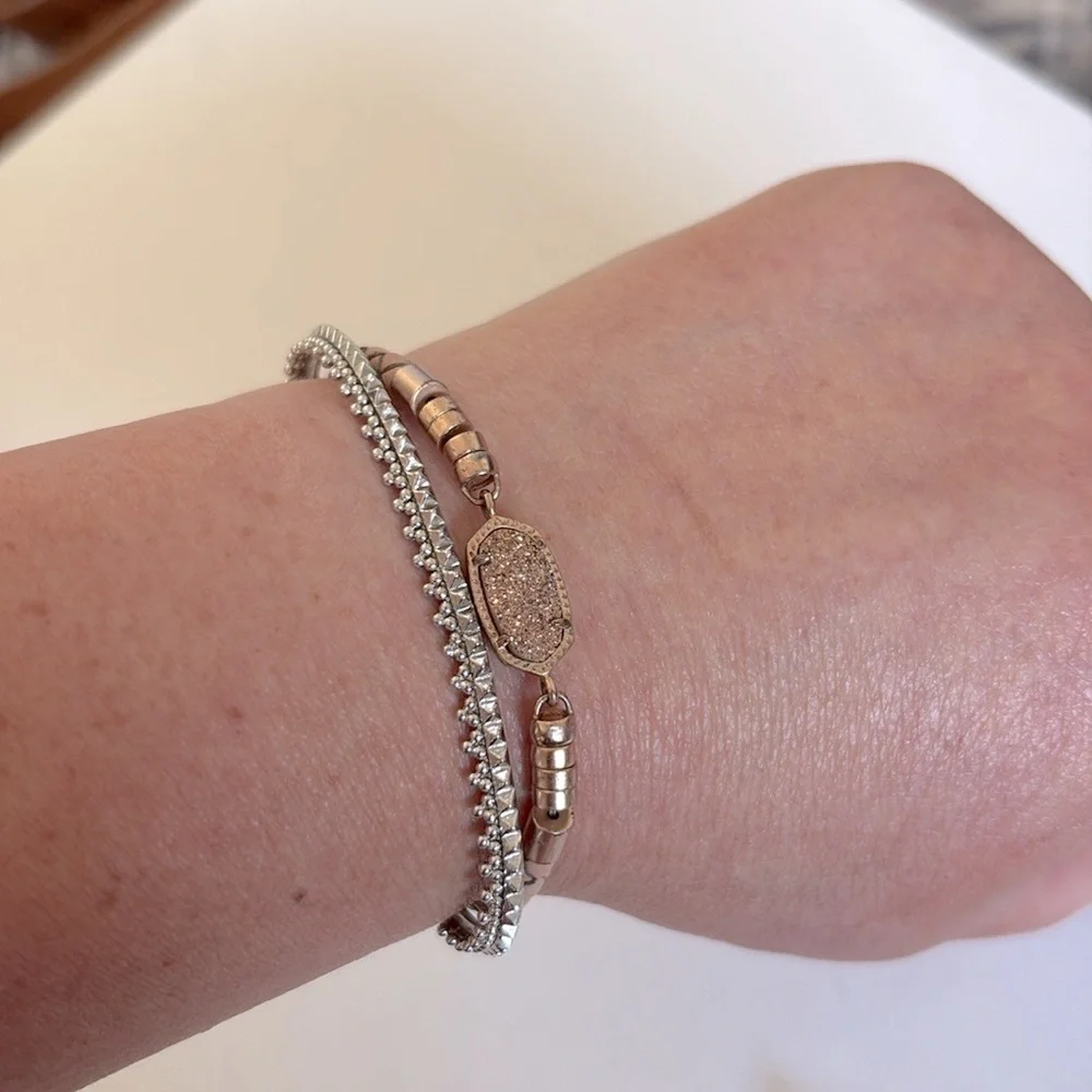 Kendra Scott includes 2x